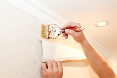 Pose de papier peint à Méral — revêtements muraux et toiles de verre